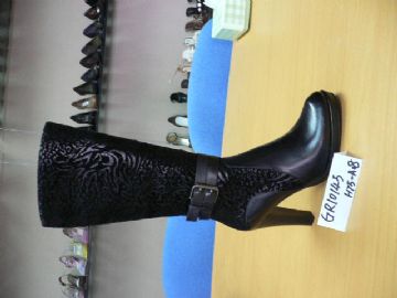 Lady's Boot，The Price For Pu Upper Only.