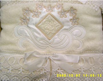 Towel With Lace And Embroidery