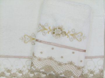 Towel With Lace And Embroidery